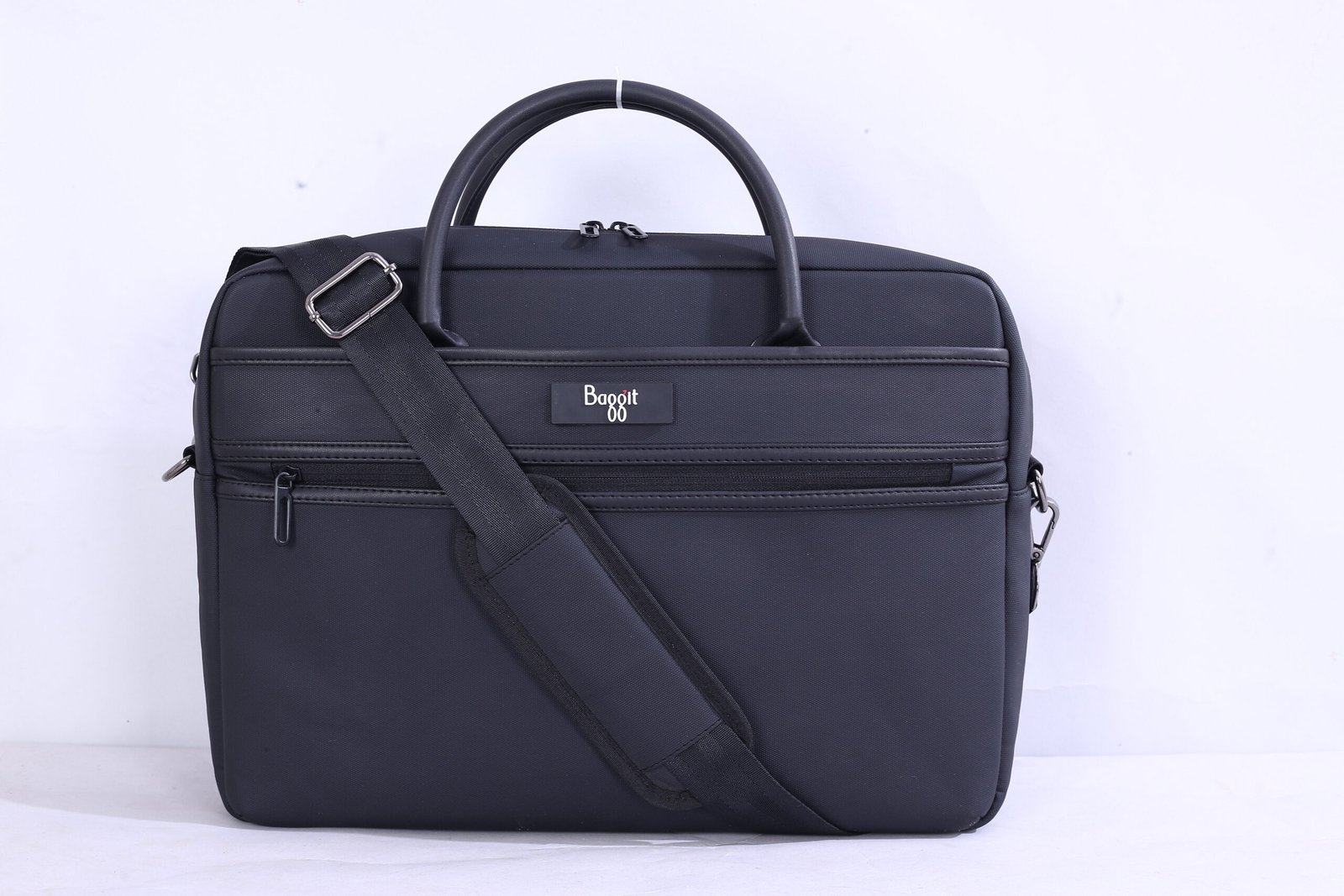 swift-laptop-sling-bag-2
